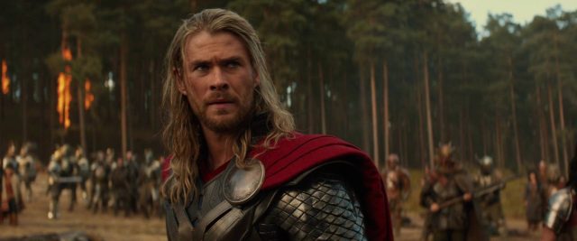 Thor : le monde des ténèbres. 9 Chris Hemsworth Natalie Portman et Tom Hiddleston dans Thor : le monde des ténèbres Dark World 2013