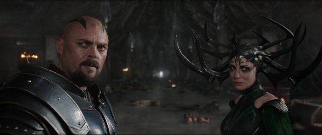 Thor : Ragnarok. 8 Chris Hemsworth et Tom Hiddleston dans Thor : Ragnarok 2017