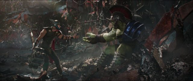 Thor : Ragnarok. 4 Chris Hemsworth et Tom Hiddleston dans Thor : Ragnarok 2017