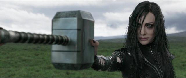 Thor : Ragnarok. 7 Chris Hemsworth et Tom Hiddleston dans Thor : Ragnarok 2017