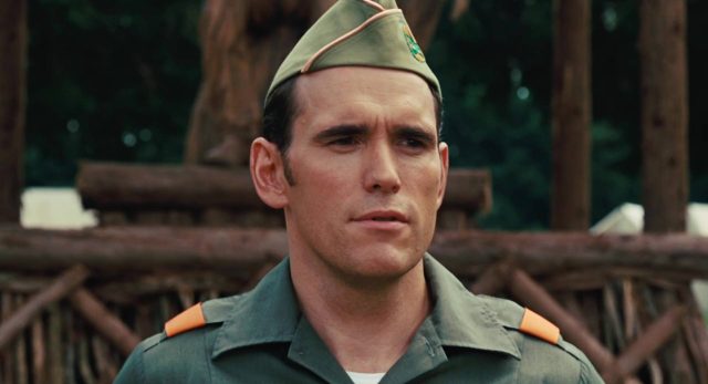 Les 2 font la père. 21 John Travolta et Robin Williams dans Les 2 font la père Old Dogs 2009