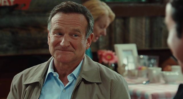 Les 2 font la père. 23 John Travolta et Robin Williams dans Les 2 font la père Old Dogs 2009