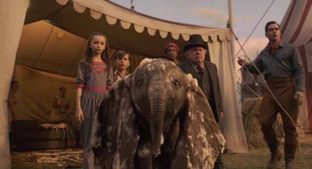 Colin Farrell et Danny Devito dans Dumbo 2019