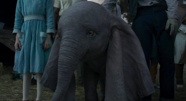 Colin Farrell et Danny Devito dans Dumbo 2019
