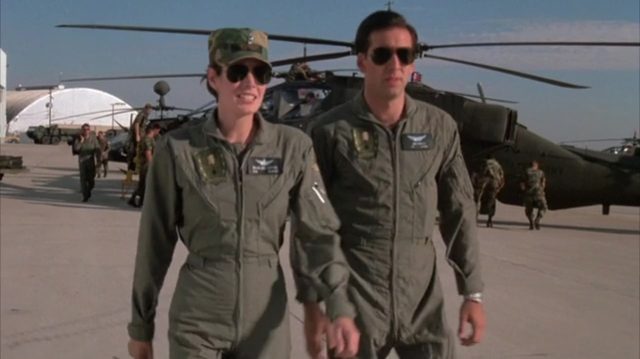 Fire birds. 5 Nicolas Cage Tommy Lee Jones et Sean Young dans Fire birds 1990