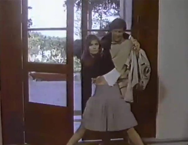 Meurtres à Malte - Photos et affiches. 12 image meurtre malte trenchcoat