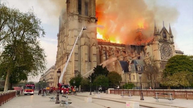 image notre dame epreuve feu agains inferno disney nat geo