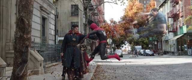 Spider-Man : no way home. 6 Tom Holland Zendaya et Benedict Cumberbatch dans Spider-Man : no way home 2021