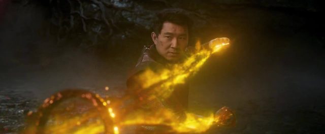 Shang-Chi et la légende des dix anneaux. 9 Simu Liu et Xu Shang-Chi dans Shang-Chi et la légende des dix anneaux 2021