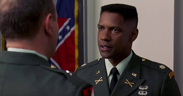 À l'épreuve du feu. 19 Denzel Washington et Meg Ryan dans À l’épreuve du feu Courage Under Fire 1996