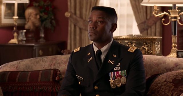 À l'épreuve du feu. 27 Denzel Washington et Meg Ryan dans À l’épreuve du feu Courage Under Fire 1996