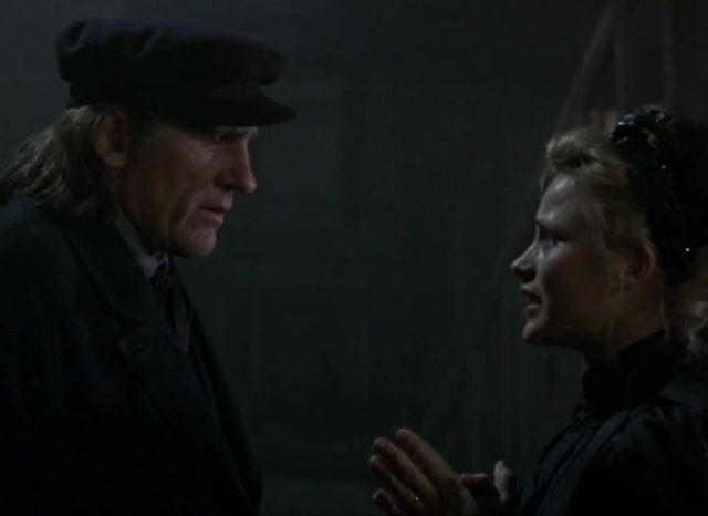 Patricia Arquette et Bob Hoskins dans L'agent secret 1996