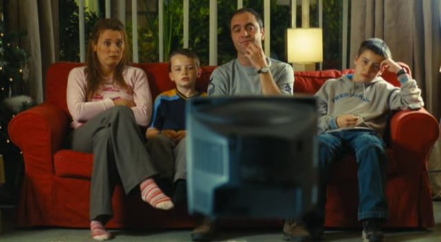 Millions. 4 Alexander Nathan Etel et Lewis Owen McGibbon dans Millions 2005