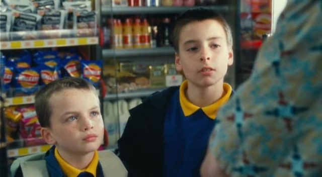 Millions. 5 Alexander Nathan Etel et Lewis Owen McGibbon dans Millions 2005