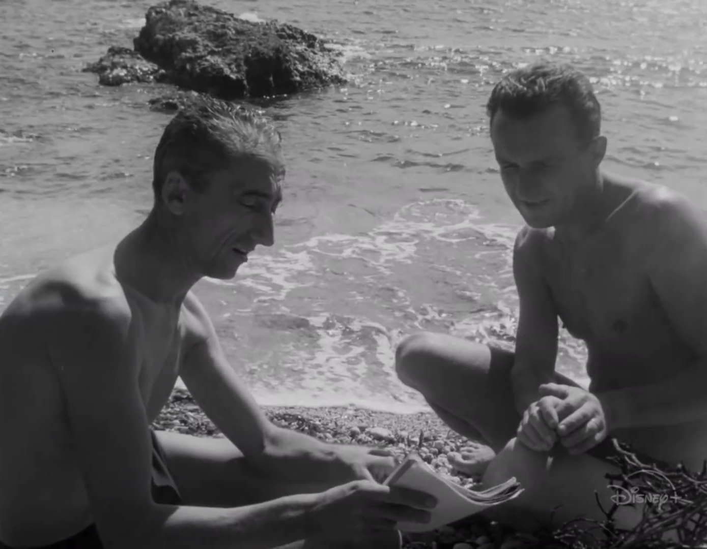 image cousteau becoming homme legende disney nat geo
