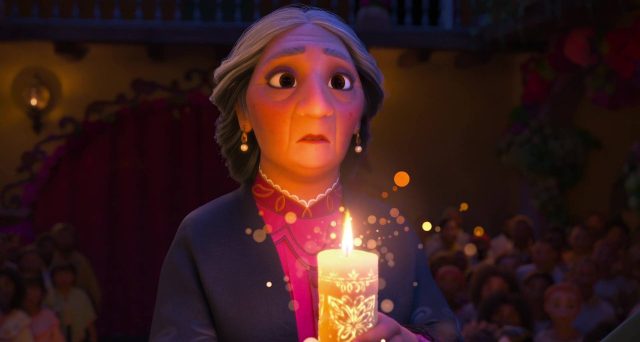 Alma Madrigal - Personnage - Encanto. 4 alma abuela madrigal personnage character encanto