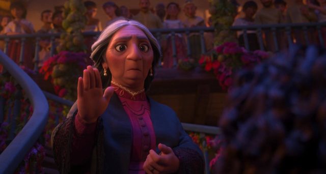 Alma Madrigal - Personnage - Encanto. 5 alma abuela madrigal personnage character encanto