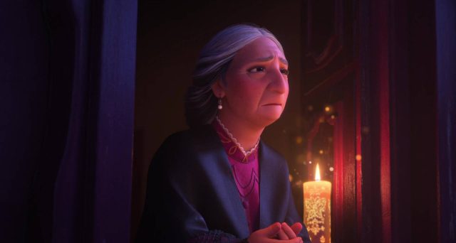 Alma Madrigal - Personnage - Encanto. 6 alma abuela madrigal personnage character encanto