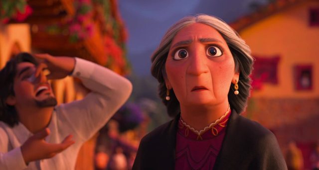 Alma Madrigal - Personnage - Encanto. 9 alma abuela madrigal personnage character encanto