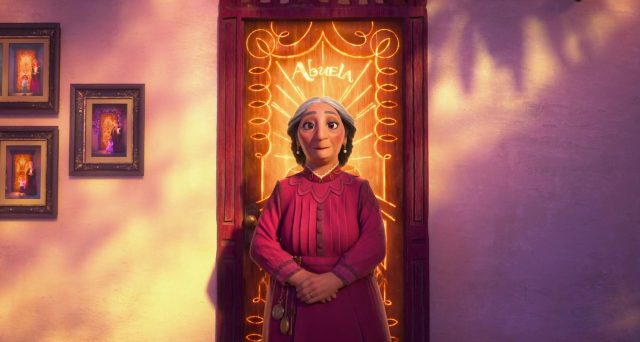 Alma Madrigal - Personnage - Encanto. 11 alma abuela madrigal personnage character encanto