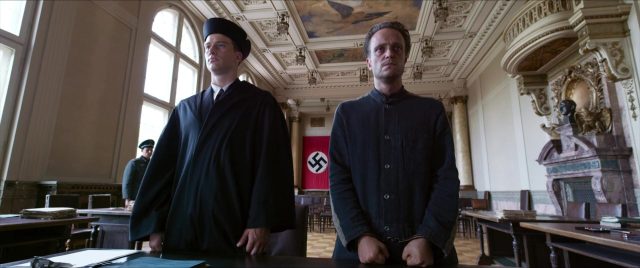 Une vie cachée. 4 August Diehl et Valerie Pachner dans Une vie cachée Hidden Life 2019