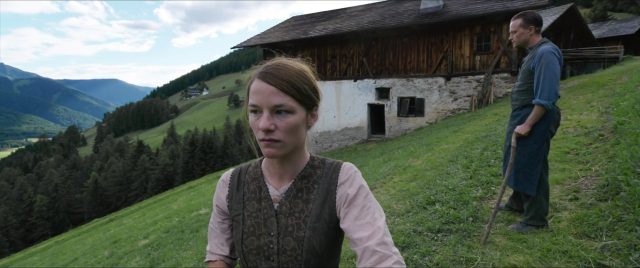 Une vie cachée. 3 August Diehl et Valerie Pachner dans Une vie cachée Hidden Life 2019