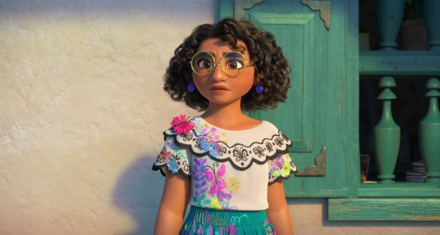 Mirabel Madrigal - Personnage - Encanto. 7 mirabel madrigal personnage character encanto