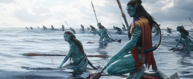 Sam Worthington Sigourney Weaver et Zoe Saldana dans Avatar la voie de l'eau 2022
