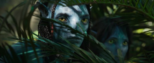 Sam Worthington Sigourney Weaver et Zoe Saldana dans Avatar la voie de l'eau 2022