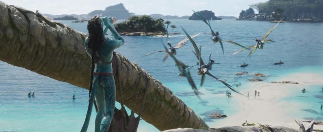 Sam Worthington Sigourney Weaver et Zoe Saldana dans Avatar la voie de l'eau 2022