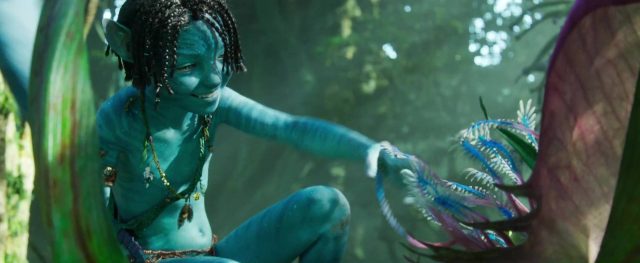 Sam Worthington Sigourney Weaver et Zoe Saldana dans Avatar la voie de l'eau 2022