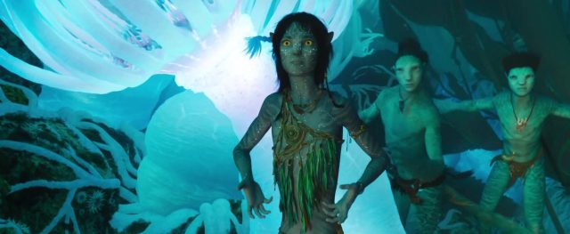 Sam Worthington Sigourney Weaver et Zoe Saldana dans Avatar la voie de l'eau 2022