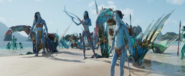 Sam Worthington Sigourney Weaver et Zoe Saldana dans Avatar la voie de l'eau 2022