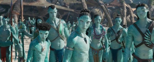 Sam Worthington Sigourney Weaver et Zoe Saldana dans Avatar la voie de l'eau 2022