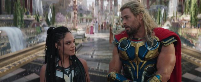 Thor : love and thunder. 4 Chris Hemsworth Natalie Portman et Christian Bale dans Thor : love and thunder 2022