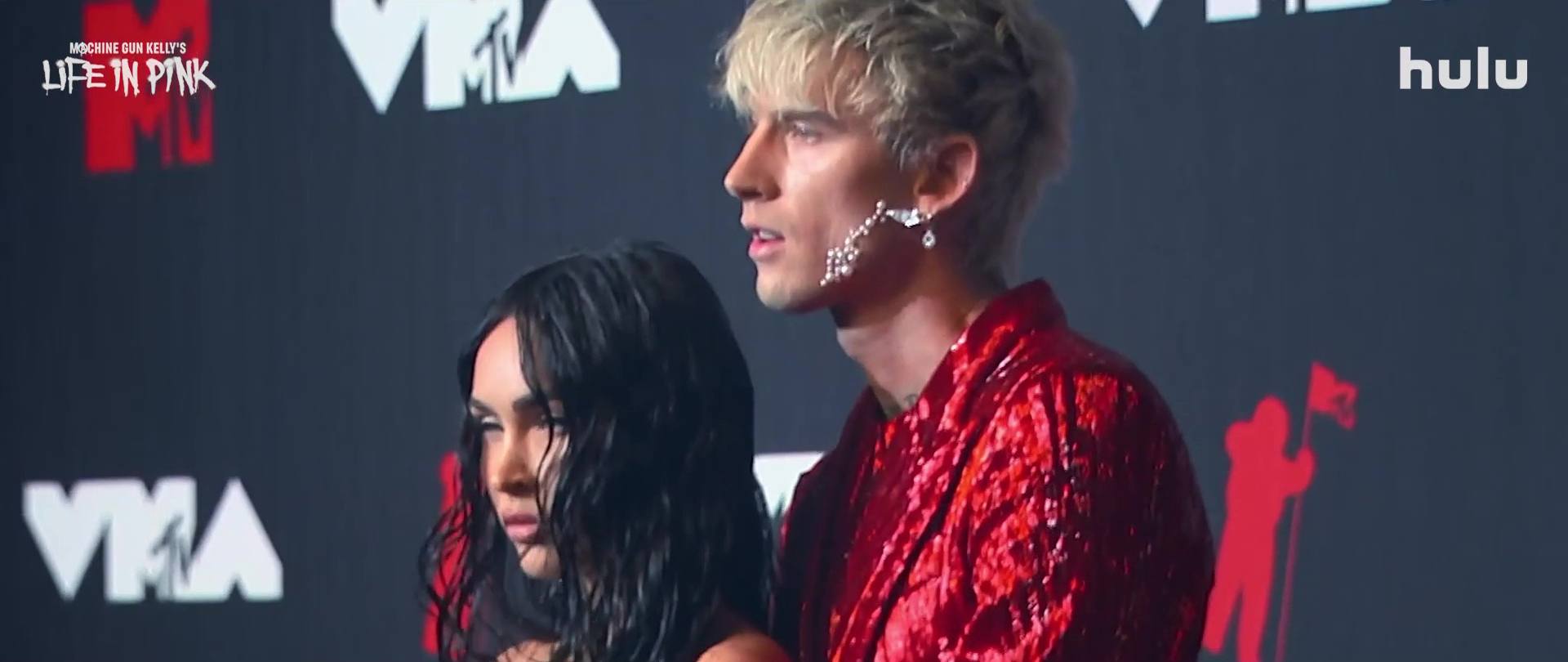 La vie en rose de Machine Gun Kelly - Photos et affiches. 11 image machine gun kelly vie rose life pink