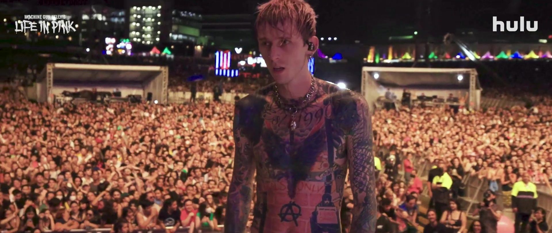 La vie en rose de Machine Gun Kelly - Photos et affiches. 14 image machine gun kelly vie rose life pink