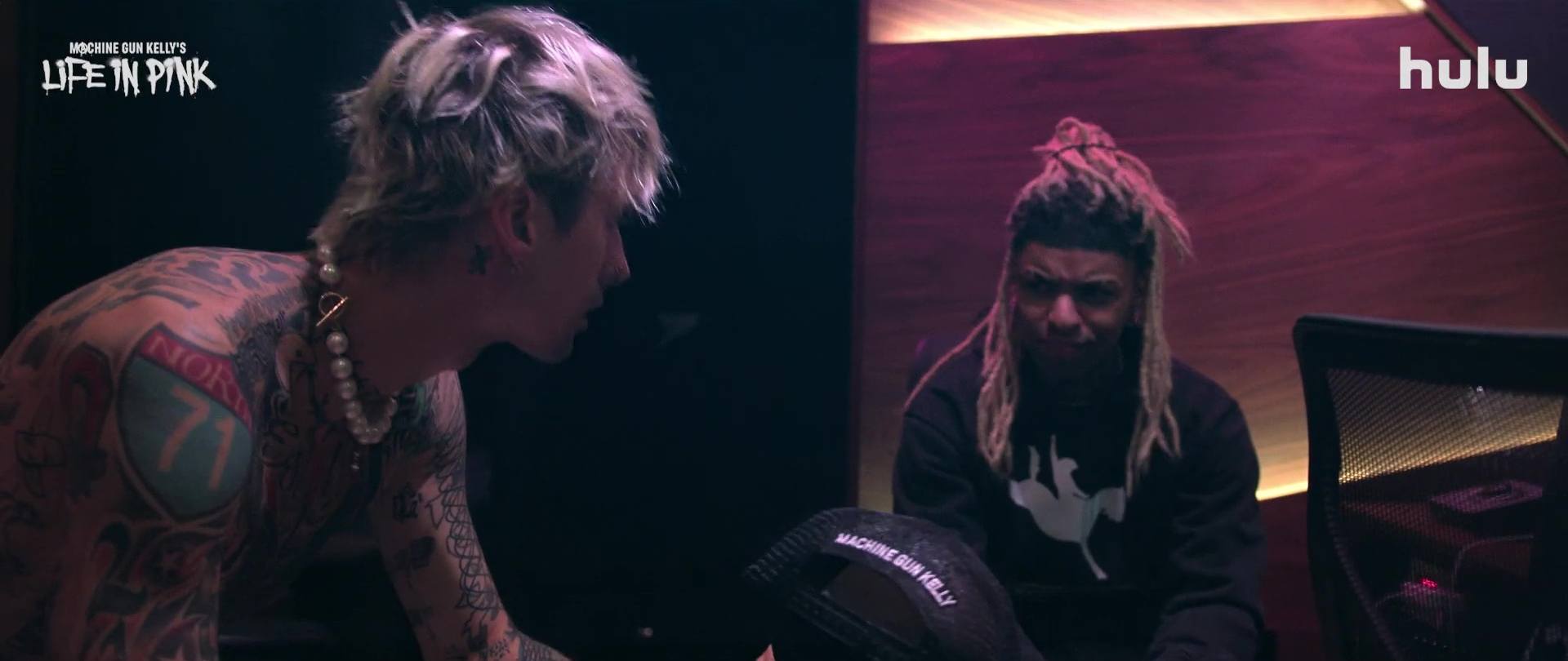 La vie en rose de Machine Gun Kelly - Photos et affiches. 15 image machine gun kelly vie rose life pink