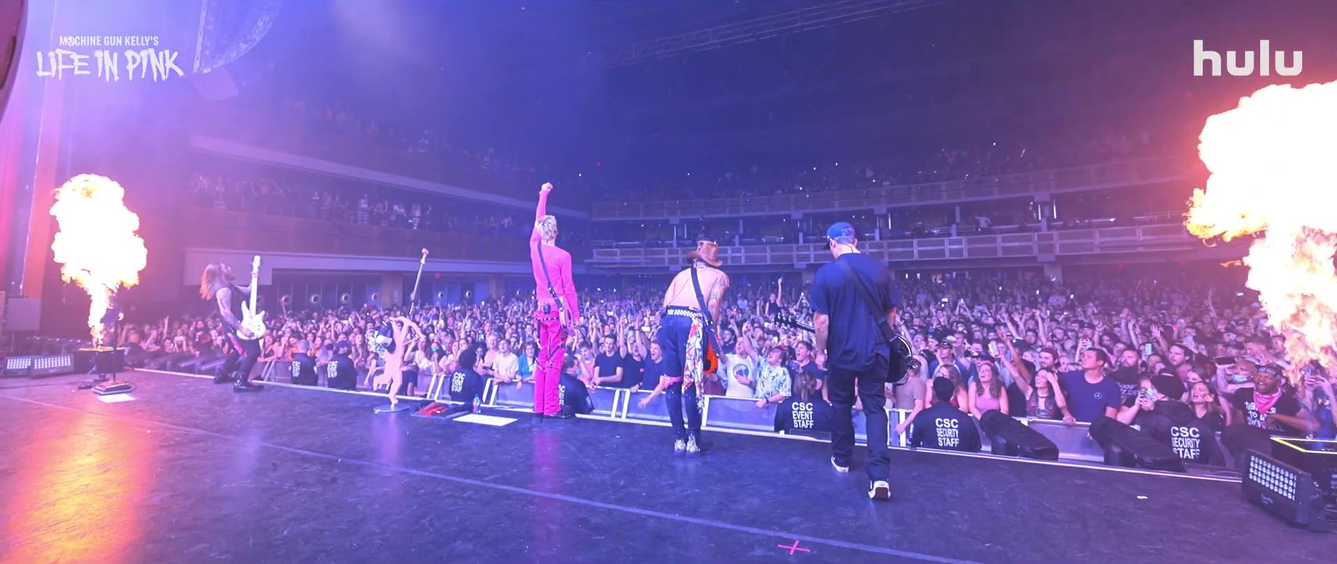 La vie en rose de Machine Gun Kelly - Photos et affiches. 20 image machine gun kelly vie rose life pink