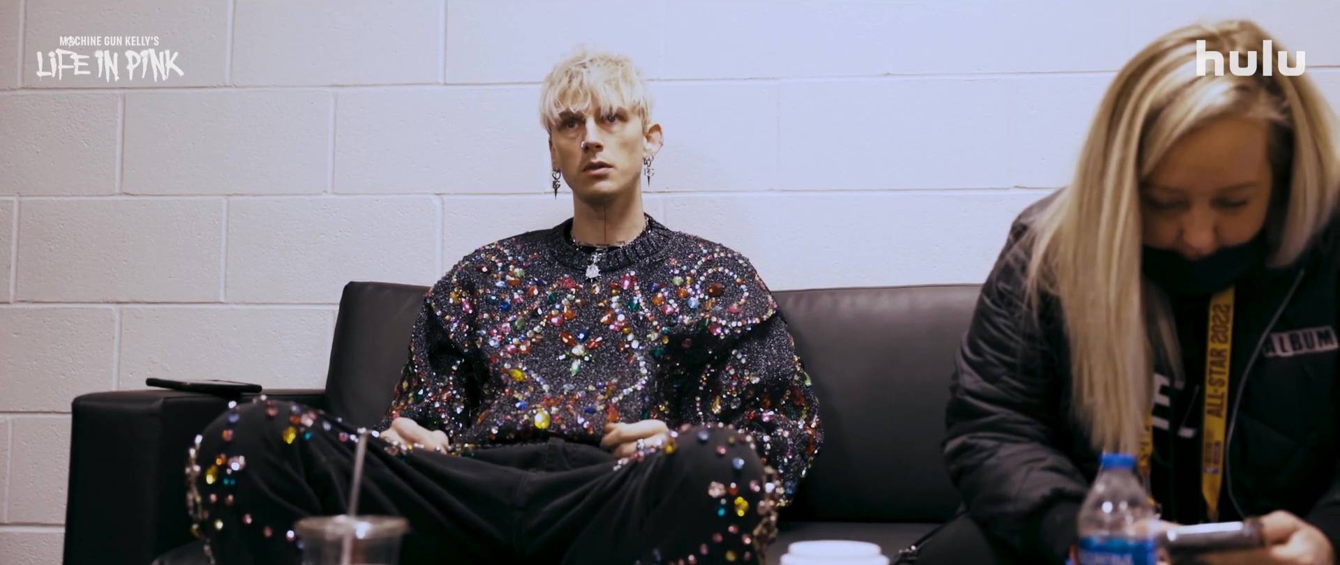 La vie en rose de Machine Gun Kelly - Photos et affiches. 27 image machine gun kelly vie rose life pink