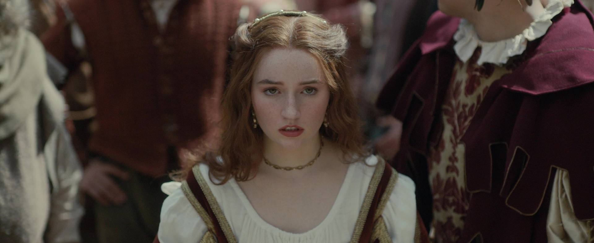 Kaitlyn Dever Isabela Merced et Kyle Allen dans Rosaline 2022
