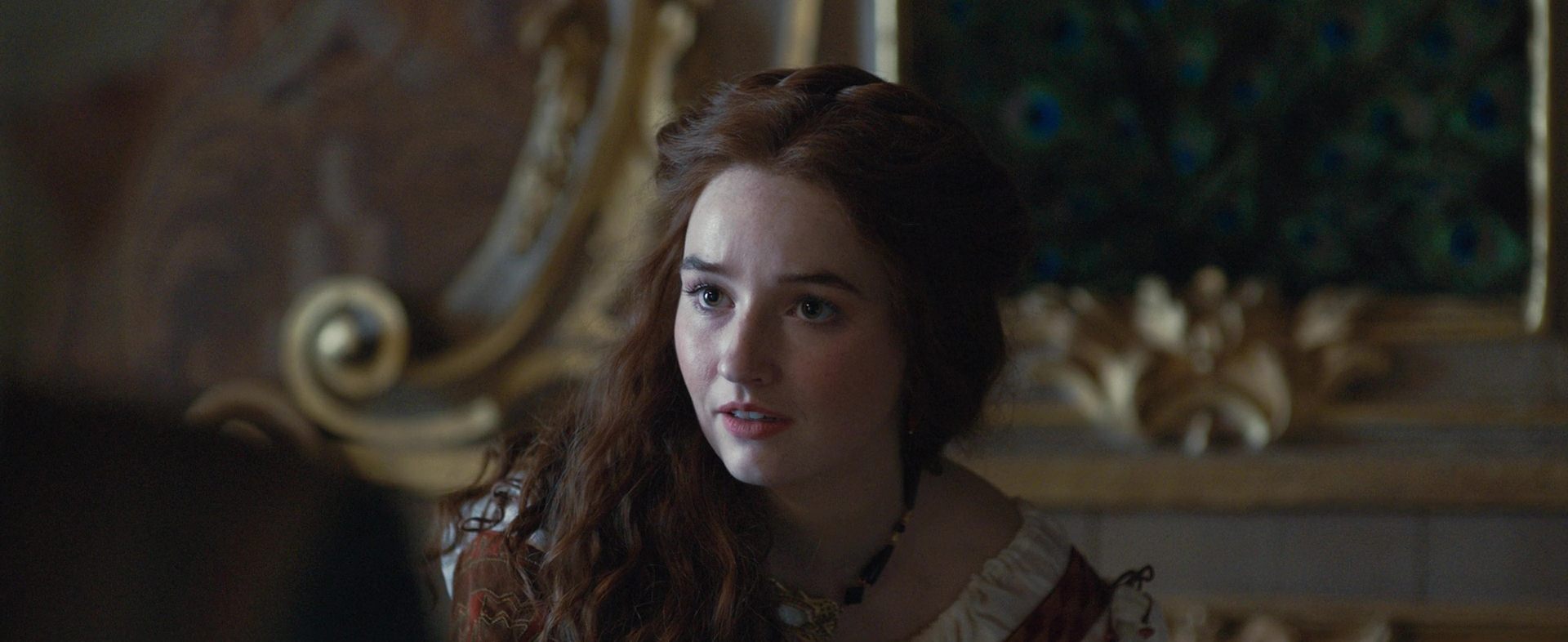 Kaitlyn Dever Isabela Merced et Kyle Allen dans Rosaline 2022
