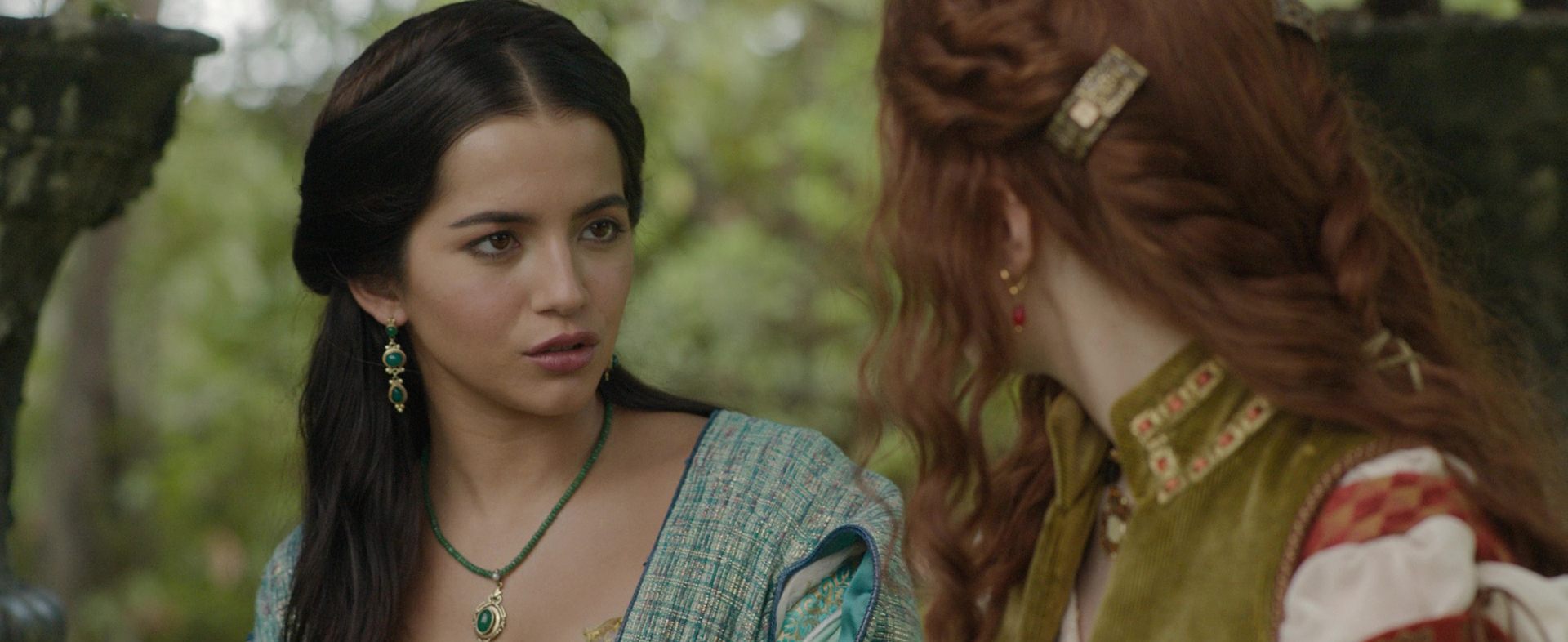 Kaitlyn Dever Isabela Merced et Kyle Allen dans Rosaline 2022