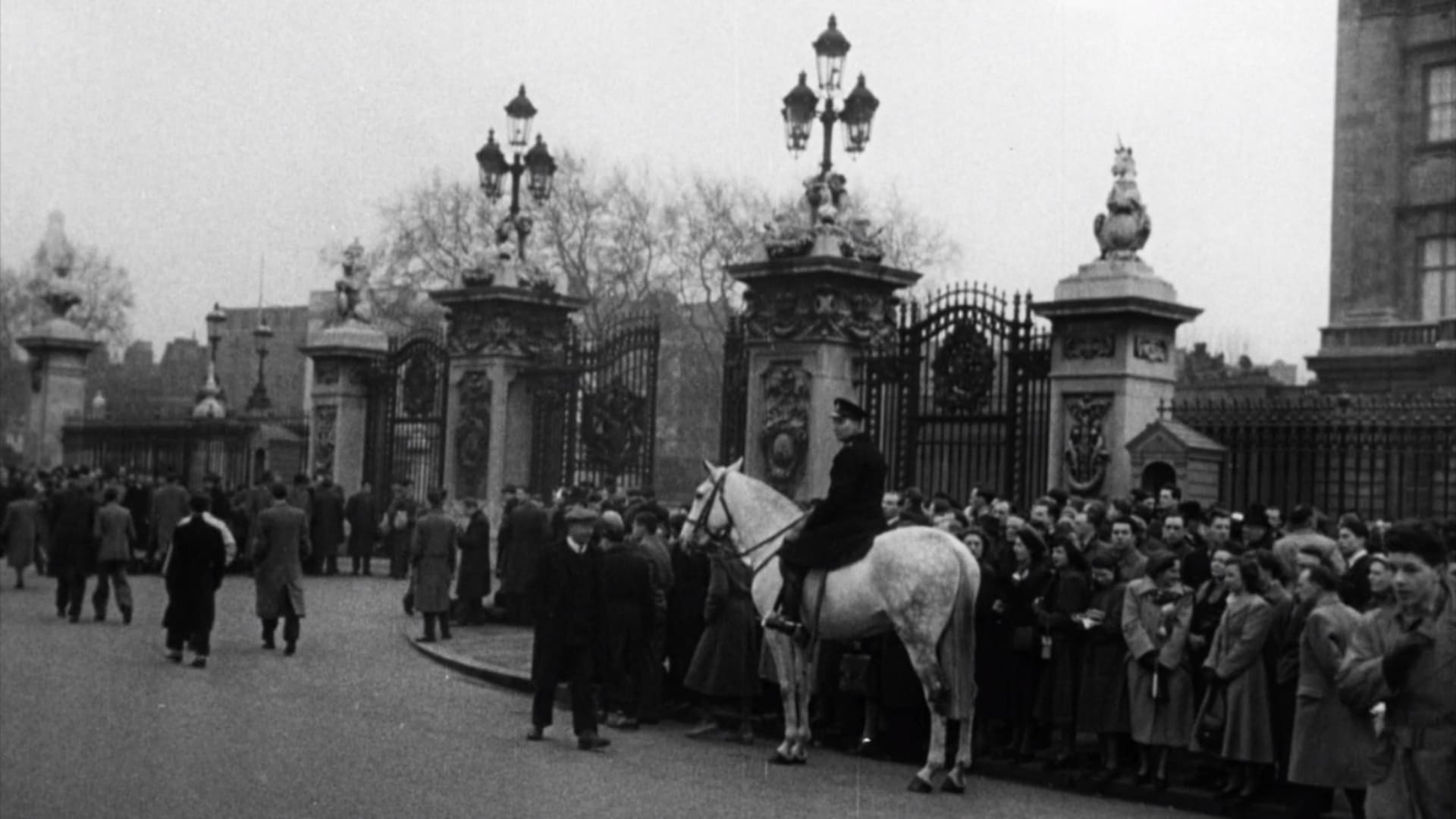 image elizabeth 2 destin royal being queen