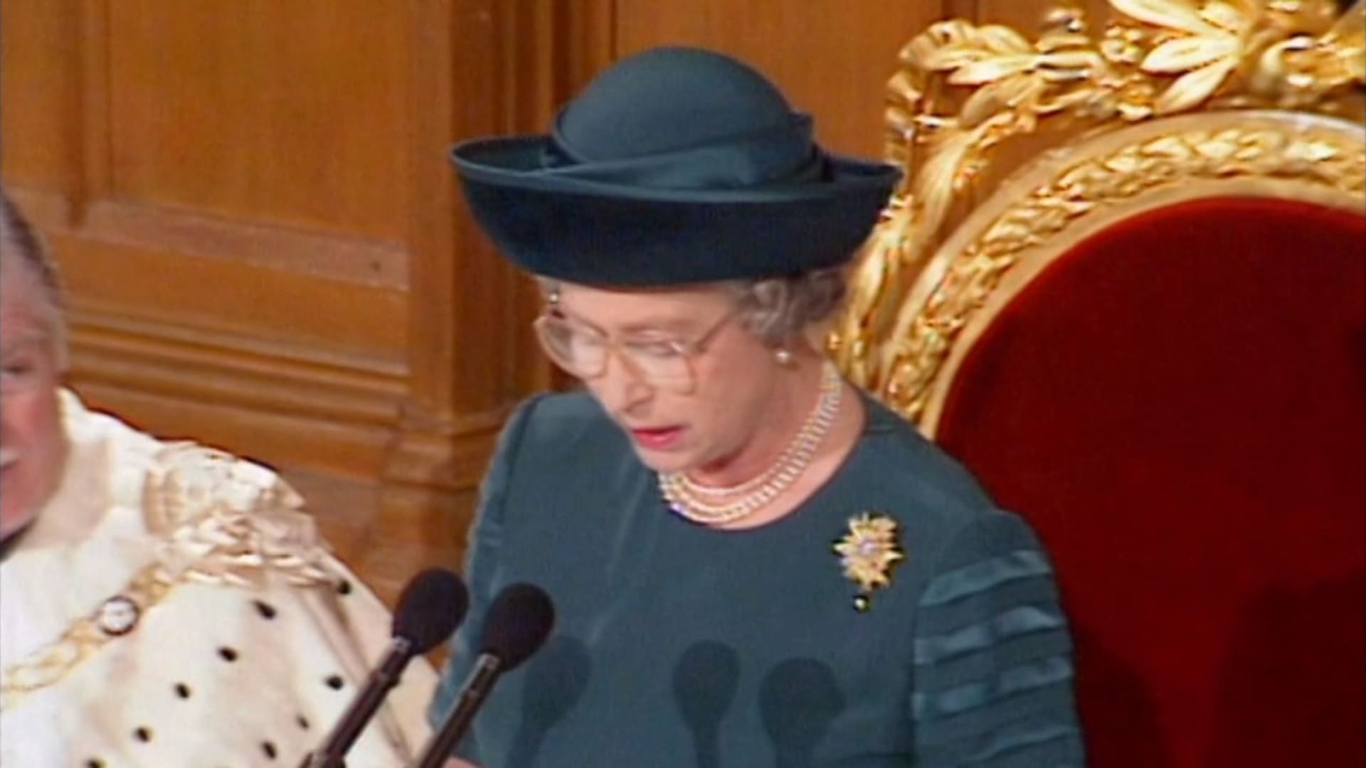 image elizabeth 2 destin royal being queen