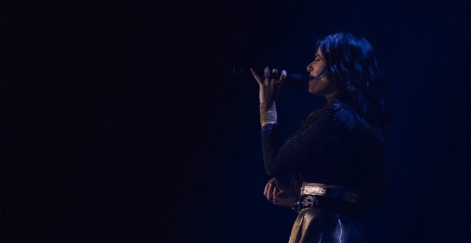 image idina menzel vie scene which way stage