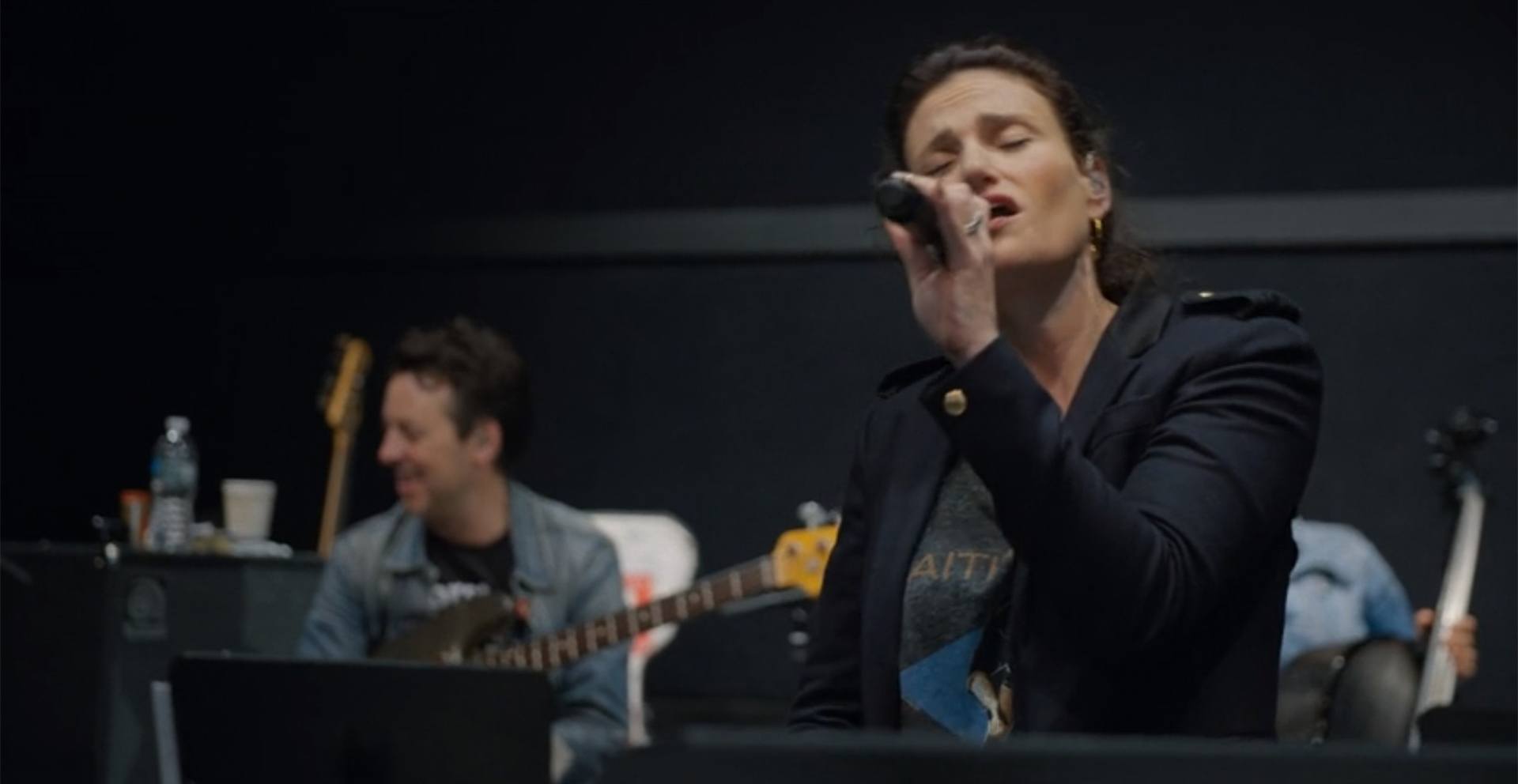 image idina menzel vie scene which way stage