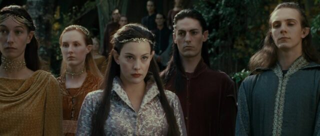 Le seigneur des anneaux : la communauté de l'anneau - Photos et affiches. 29 Elijah Wood Ian McKellen et Viggo Mortensen dans Le seigneur des anneaux : la communauté de l'anneau 2001
