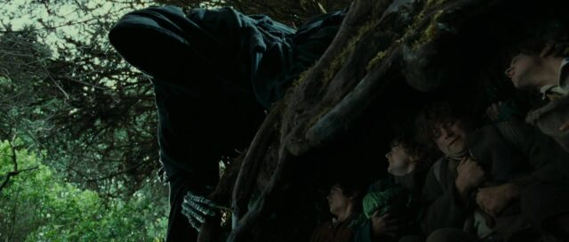 Le seigneur des anneaux : la communauté de l'anneau - Photos et affiches. 40 Elijah Wood Ian McKellen et Viggo Mortensen dans Le seigneur des anneaux : la communauté de l'anneau 2001