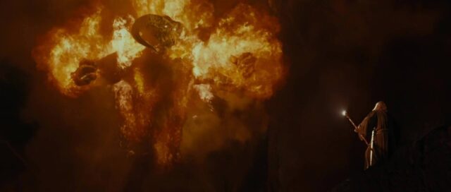 Le seigneur des anneaux : la communauté de l'anneau - Photos et affiches. 57 Elijah Wood Ian McKellen et Viggo Mortensen dans Le seigneur des anneaux : la communauté de l'anneau 2001